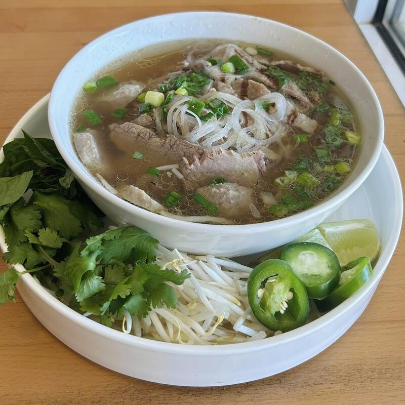 P3-Eye round brisket meat ball tendon pho